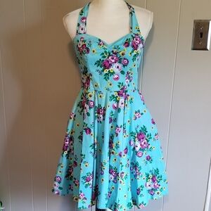 Beautiful Vintage floral dtess
